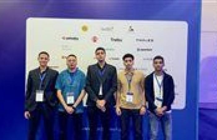 بالبلدي : طلاب
      حاسبات
      وذكاء
      اصطناعي
      بجامعة
      كفر
      الشيخ
      الأهلية
      يشاركون
      في
      FDC
      Summit
      2026