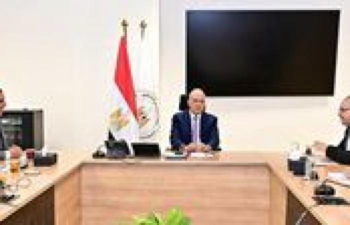 بالبلدي: وزير
      الري
      يجتمع
      مع
      رئيس
      مجلس
      إدارة
      شركة
      المقاولون
      العرب
      لمتابعة
      موقف
      المشروعات
      المشتركة