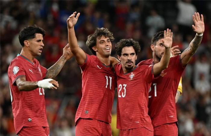 بالبلدي : فيديو
      |
      رونالدو
      يشارك
      في
      فوز
      البرتغال
      على
      ويلز..
      وهالاند
      يقود
      النرويج
      لتخطي
      الدنمارك