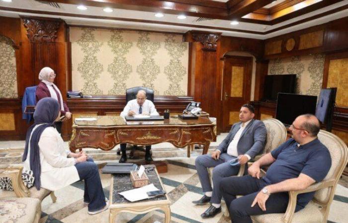بالبلدي: محافظ
      المنيا
      يلتقي
      أعضاء
      بمجلسي
      النواب
      والشيوخ
      لبحث
      مطالب
      احتياجات
      المواطنين