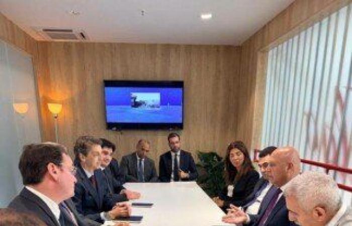 بالبلدي: وزير
      النقل
      يتفقد
      أجنحة
      كبرى
      الشركات
      العالمية
      والمحلية
      في
      «إينو
      ترانس»
      ببرلين