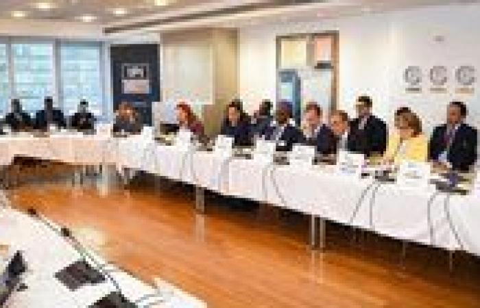 بالبلدي: وزير
      الخارجية
      يستضيف
      عشاء
      عمل
      وزاري
      رفيع
      المستوى
      حول
      إفريقيا
      والنظام
      الدولي