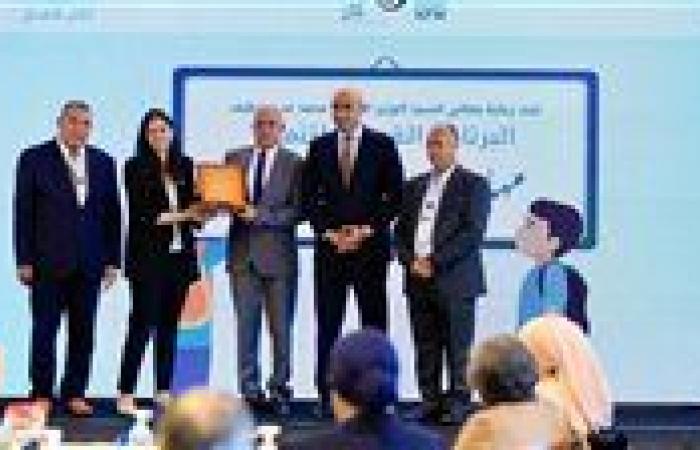 بالبلدي : وزير
      التعليم
      يكرم
      17
      معلمًا
      تقديرًا
      لجهودهم
      في
      برنامج
      تنمية
      مهارات
      اللغة
      العربية