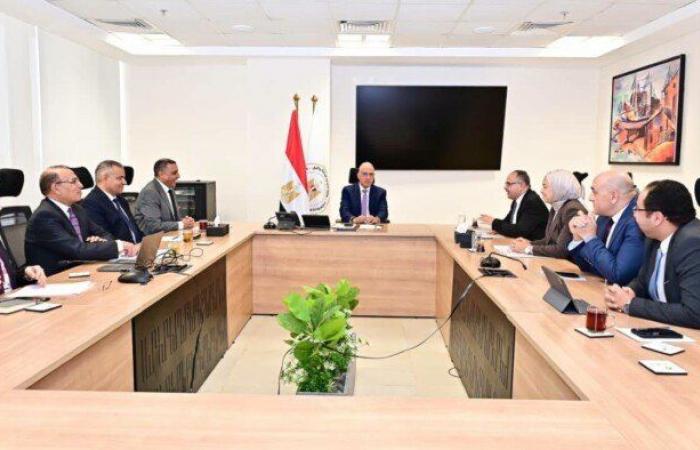بالبلدي: وزير
      الري
      يوجه
      بسرعة
      إنجاز
      مشروعات
      حماية
      الشواطئ
      وفق
      الجداول
      الزمنية