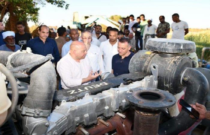 بالبلدي : محافظ
      أسوان
      يستعرض
      آليات
      صيانة
      محطات
      الطاقة
      الشمسية
      داخل
      قرى
      العون
      الغذائي