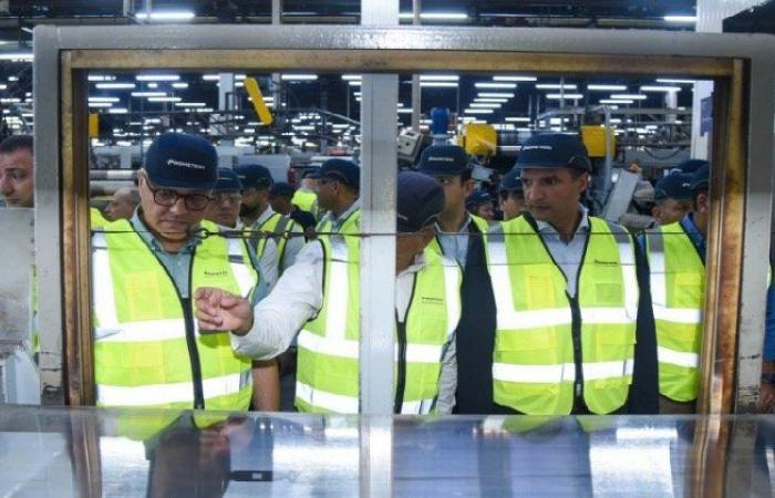 بالبلدي : محافظ
      الإسكندرية:
      دعم
      الصناعة
      وتعميق
      التصنيع
      المحلي
      أولوية
      لتعزيز
      الاستثمار
      وزيادة
      فرص
      العمل