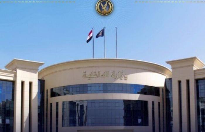 بالبلدي : مقطع
      فيديو
      يفضح
      الواقعة..
      ضبط
      3
      خفراء
      خطفوا
      شخصًا
      بـ
      "تروسيكل"
      في
      6
      أكتوبر