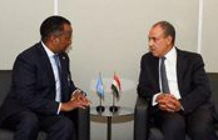بالبلدي: وزير
      الخارجية
      يبحث
      مع
      نظيره
      الصومالي
      سبل
      تعزيز
      الشراكة
      الاستراتيجية