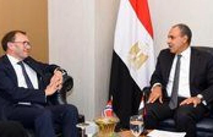 بالبلدي: وزير
      الخارجية
      يجتمع
      بنظيره
      النرويجي
      في
      نيويورك
      لمناقشة
      العلاقات
      الثنائية