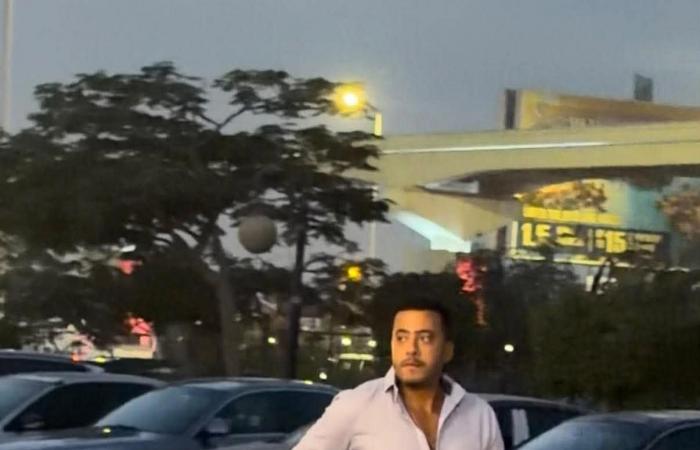 بالبلدي: هالة
      سرحان
      وإدوارد
      وعصام
      السقا
      في
      عزاء
      والد
      عمر
      السعيد
      (صور)