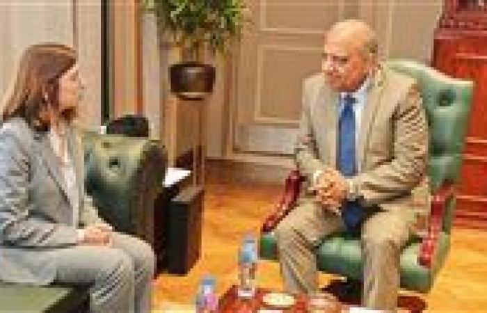 بالبلدي : وزير
      الكهرباء
      يؤكد
      دعم
      مشروع
      الربط
      الكهربائي
      بين
      مصر
      وقبرص
      ومتابعة
      مجريات
      التنفيذ