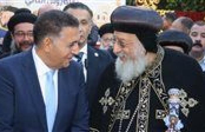 بالبلدي : محافظ
      القليوبية
      يستقبل
      البابا
      تواضروس
      الثاني
      بكنيسة
      مار
      بولس
      الرسول
      بمدينة
      العبور