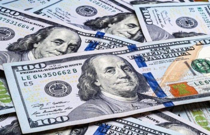بالبلدي : الدولار
      بكام
      النهارده؟..
      سعر
      العملة
      الأمريكية
      في
      البنوك
      بعد
      تثبيت
      الفائدة