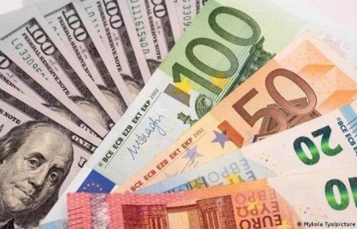 بالبلدي : سعر
      العملات
      الأجنبية
      اليوم
      الجمعة..
      استقرار
      الدولار
      واليورو
      بالبنوك