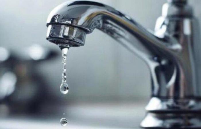 بالبلدي : انقطاع
      المياه
      عن
      3
      مناطق
      بالجيزة
      منتصف
      ليل
      الجمعة..
      اعرف
      الأماكن