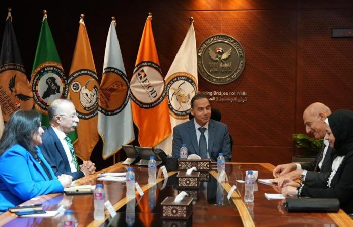 بالبلدي : «الرقابة
      المالية»:
      6.4
      تريليون
      جنيه
      قيم
      تداولات
      البورصة
      في
      الربع
      الثاني
      بزيادة
      78.3%