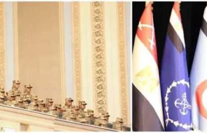 وزير
      الدفاع
      يلتقي
      كوادر
      وأطقم
      التمريض
      العسكري
      بالقوات
      المسلحة