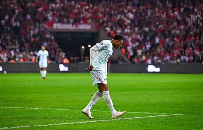 بالبلدي : منتخب
      فرنسا
      يصدر
      بيانًا
      رسميًا
      بشأن
      إصابة
      كيليان
      مبابي