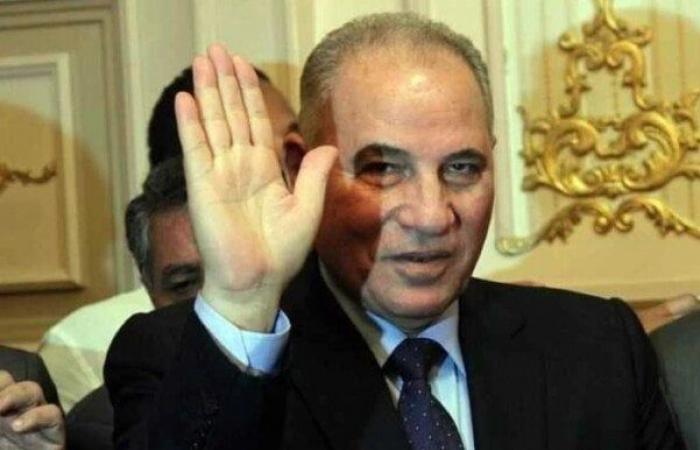 بالبلدي : قضاة
      مصر
      يشاركون
      في
      تشييع
      جثمان
      المستشار
      أحمد
      الزند..
      «فيديو»