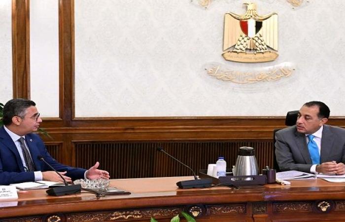 بالبلدي : مدبولي
      يتابع
      مع
      وزير
      التموين
      انتظام
      منظومتي
      الخبز
      والسلع
      التموينية
      وتوافر
      الاحتياجات
      الأساسية
      للمواطنين