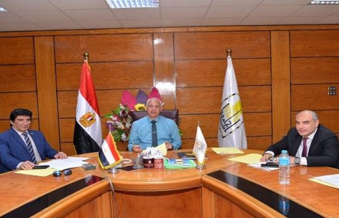بالبلدي: رئيس
      جامعة
      أسيوط
      يبحث
      تطوير
      القرية
      الأوليمبية
      ورفع
      كفاءة
      المنشآت
      الرياضية