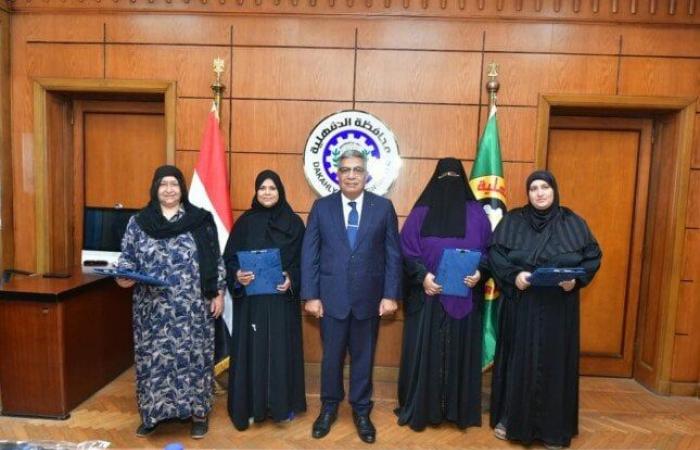 بالبلدي : محافظ
      الدقهلية
      يستقبل
      عددًا
      من
      المعتمرين
      ويوزع
      5
      رحلات
      عمرة
      على
      أبناء
      المحافظة
      الأولى
      بالرعاية