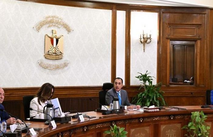بالبلدي : مدبولي
      يدفع
      بخطة
      «تخضير
      القاهرة
      الكبرى»..
      حدائق
      جديدة
      وتشجير
      المحاور
      وتحويل
      الأراضي
      غير
      المستغلة
      إلى
      متنفسات
      خضراء
