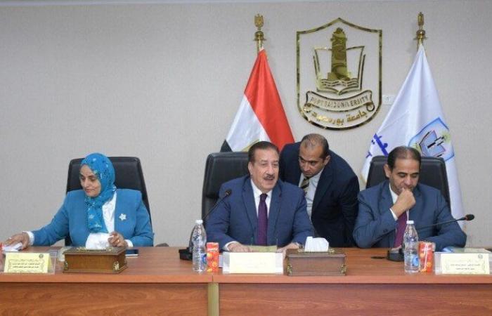 بالبلدي : محافظ
      بورسعيد
      يشارك
      في
      اجتماع
      مجلس
      الجامعة
      ويؤكد
      أهمية
      التكامل
      لدعم
      التنمية