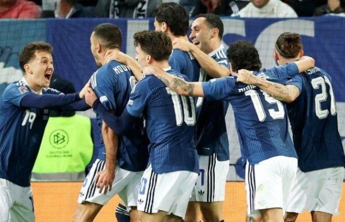 بالبلدي : اليونان
      تصعق
      ألمانيا
      وتلحق
      بـ
      كلوب
      الهزيمة
      الأولى
      مع
      المانشافت