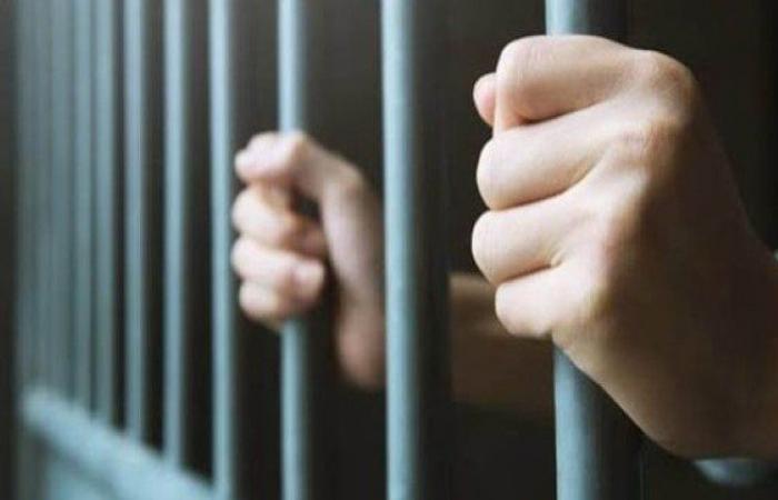 بالبلدي: السجن
      7
      سنوات
      للمتهم
      بإشعال
      النيران
      في
      والده
      بسبب
      خلافات
      أسرية
      بالشرقية