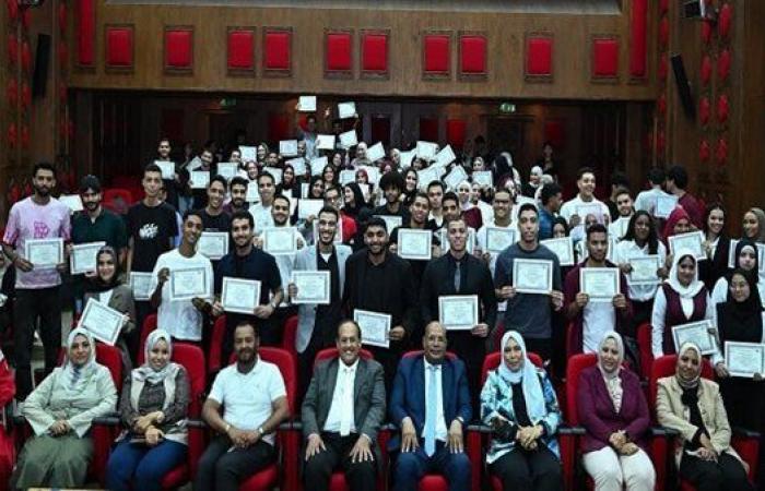 بالبلدي: مفاجأة
      في
      تدريب
      الطلاب..
      9
      مشروعات
      تكشف
      قوة
      الجيوماتكس
      داخل
      جامعة
      القاهرة