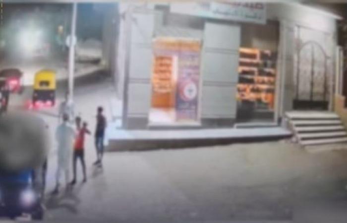 بالبلدي : ضبط
      3
      أشخاص
      بتهمة
      الاعتداء
      بالضرب
      على
      آخر
      في
      البحيرة