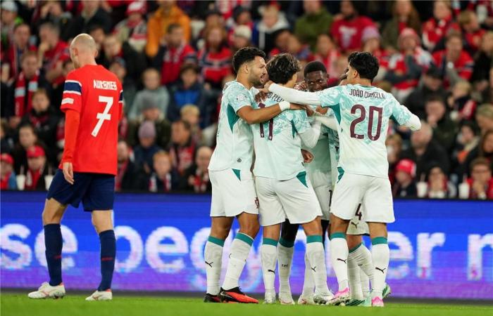 بالبلدي : فيديو
      |
      أمام
      أنظار
      رونالدو..
      هالاند
      يسجل
      والبرتغال
      تتخطى
      النرويج
      في
      دوري
      الأمم
      الأوروبية