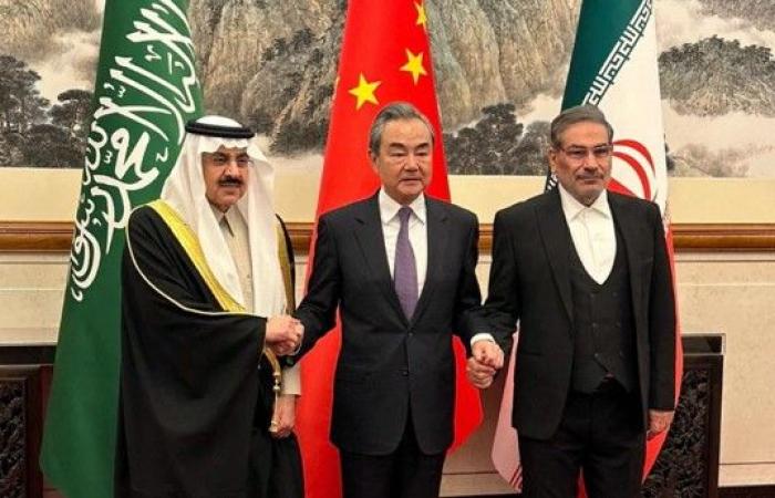 بالبلدي: رهانات
      السعودية
      في
      اليمن:
      من
      الحسم
      العسكري
      إلى
      مأزق
      الأمن
      والبدائل