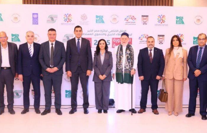 بالبلدي: وزير
      التضامن
      تشهد
      حفل
      ختام
      الدورة
      السابعة
      لجائزة
      مصر
      الخير