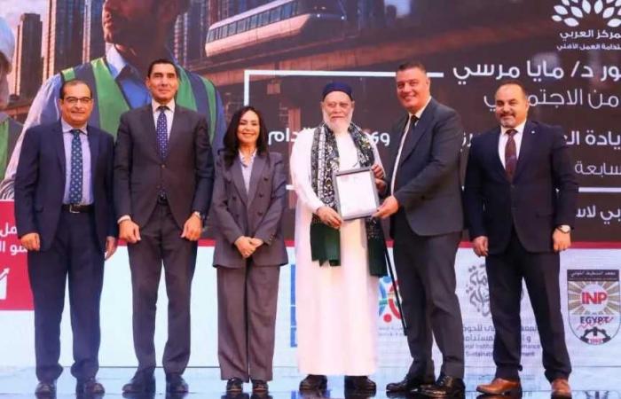 وزيرة
      التضامن
      تشهد
      حفل
      ختام
      الدورة
      السابعة
      لجائزة
      مصر
      الخير
      لريادة
      العطاء
      الخيري
      والتنموي
      المستدام