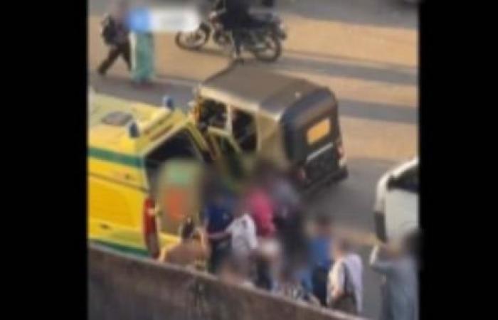 بالبلدي: القبض
      على
      سائق
      سيارة
      نقل
      صدم
      طالبة
      وتسبب
      في
      وفاتها
      بالقاهرة