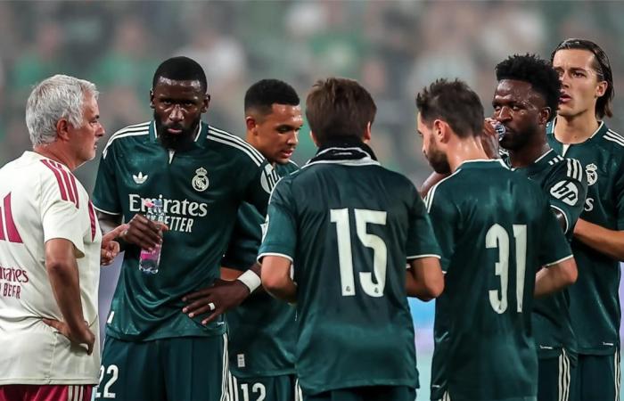 بالبلدي : ليفربول
      يجدد
      اهتمامه
      ويتواصل
      مع
      وكلاء
      لاعب
      ريال
      مدريد