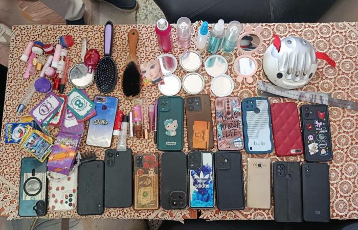بالبلدي : "مكياج
      وموبايلات"..
      مدرسة
      خاصة
      تثير
      الجدل
      بتفتيش
      شنط
      طلاب
      الإعدادي
