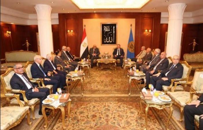 بالبلدي : رئيسا
      «قضايا
      الدولة»
      و
      «الدستورية
      العليا»
      يبحثان
      سبل
      تعزيز
      التعاون
      المشترك
