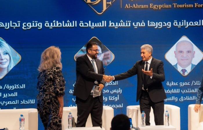بالبلدي : رئيس
      «أوكتا
      القابضة»
      ووزير
      السياحة
      والآثار
      يبحثان
      دور
      التنمية
      العمرانية
      في
      تنشيط
      السياحة
      الشاطئية