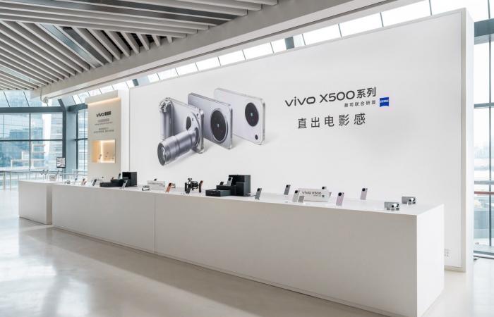 بالبلدي : شركة
      vivo
      تُطرح
      vivo
      X500
      Series
      عالمياً
      مع
      نظام
      تصوير
      متطور
      بالتعاون
      مع
      ZEISS
      وقدرات
      فيديو
      سينمائية