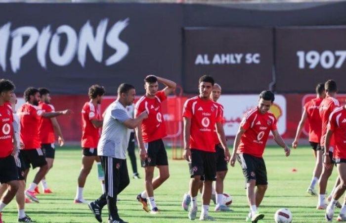 بالبلدي: عموتة
      يحسم
      خطة
      الأهلي
      أمام
      بترول
      أسيوط
      قبل
      مواجهة
      الزمالك
