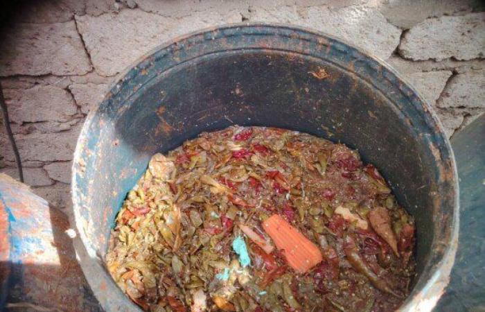 بالبلدي : ضبط
      24
      طن
      مخللات
      بها
      «دود
      وعفن»
      داخل
      مصنع
      بدون
      ترخيص
      بالمنيا