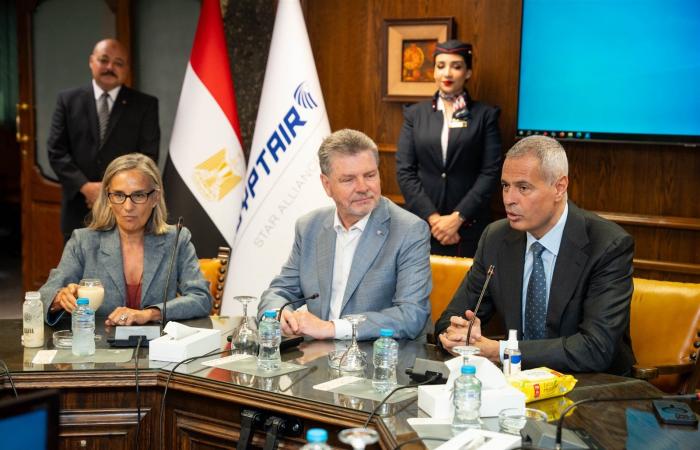 بالبلدي: فريق
      برشلونة
      لكرة
      اليد
      في
      ضيافة
      مصر
      للطيران
      بالقاهرة