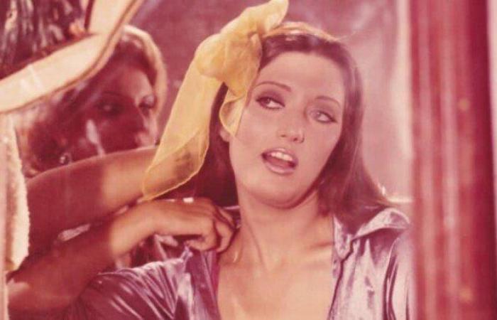 بالبلدي: «متابع»
      يحرج
      شمس
      البارودي
      بفيلم
      «حمام
      الملاطيلي»
      وزواجها
      من
      حسن
      يوسف..
      كيف
      ردت؟