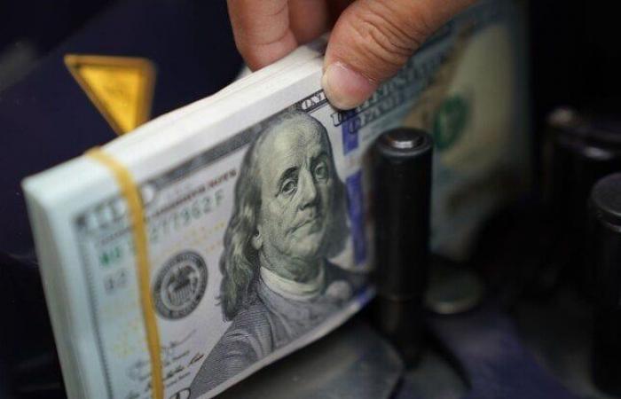 بالبلدي : سعر
      الدولار
      اليوم
      الثلاثاء
      29
      سبتمبر..
      استقرار
      العملة
      الأمريكية
      أمام
      الجنيه