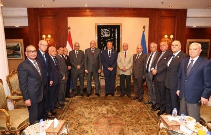 بالبلدي : رئيسا
      «قضايا
      الدولة»
      و
      «الدستورية
      العليا»
      يبحثان
      سبل
      تعزيز
      التعاون
      المشترك