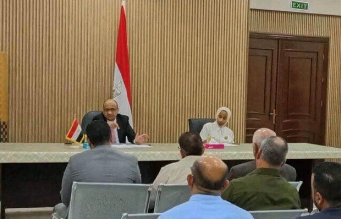 بالبلدي : القنصل
      المصري
      في
      العقبة
      يلتقي
      عددا
      من
      أبناء
      الجالية
      المصرية