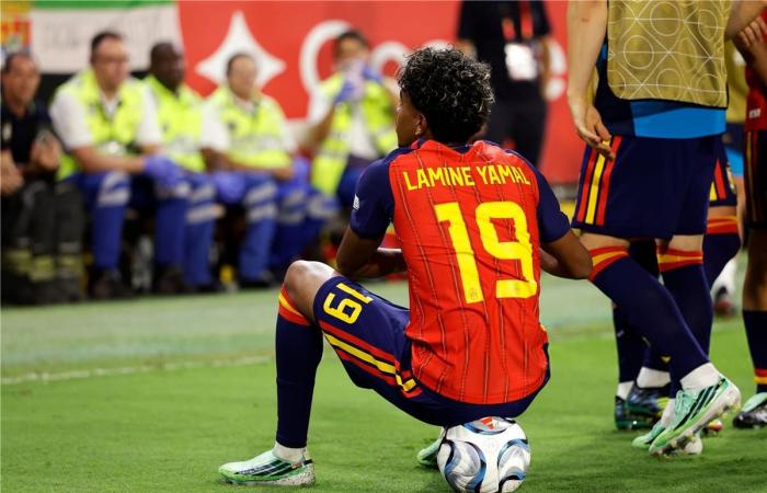 بالبلدي : فيديو
      |
      لامين
      يامال
      يتألق
      ويقود
      إسبانيا
      للفوز
      على
      كرواتيا
      برباعية
      في
      دوري
      الأمم
      الأوروبية